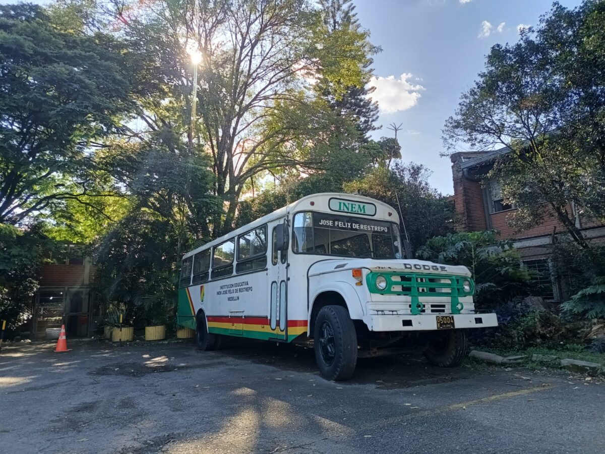 BUS DEL INEM MEDELLÍN (5) (1)