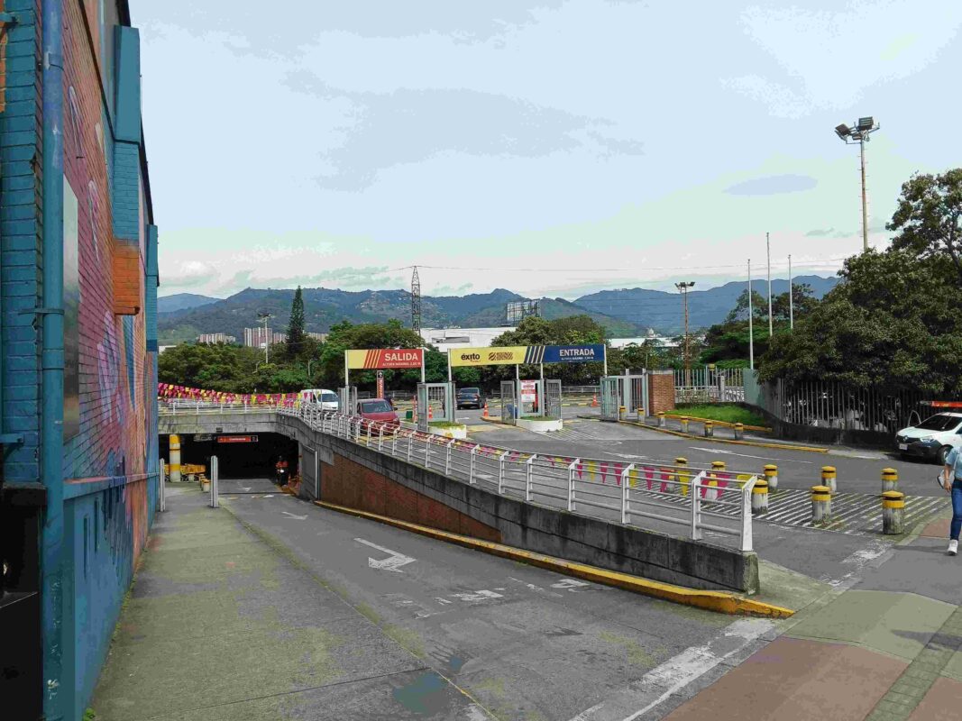 seguridad exito el poblado patio bonito