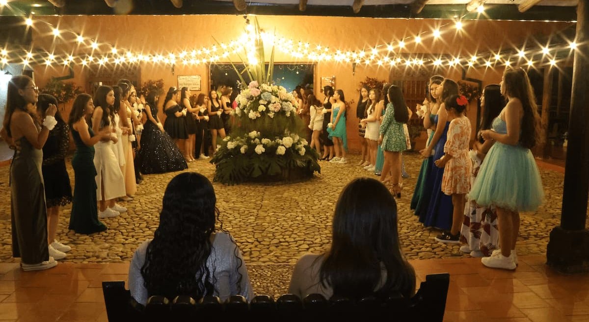 40 quinceañeras celebraron en el Oriente antioqueño, gracias a Comfenalco
