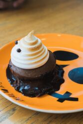 Volcán de chocolate y merengue suizo