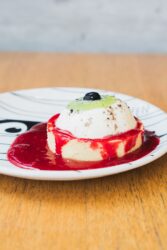 Panna cotta de coco y chocolate blanco