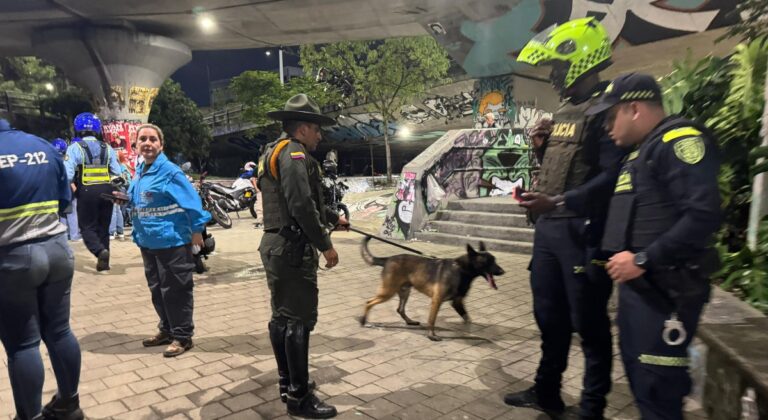 Perro antinarcótico facilita incautación de drogas y armas en operativos en Medellín