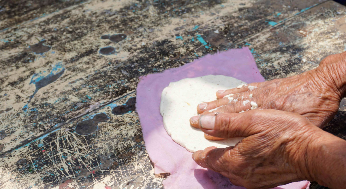 arepa masa manos maíz capio