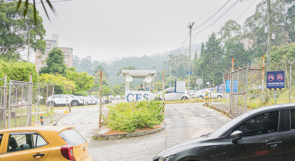 Universidad CES parqueadero movilidad