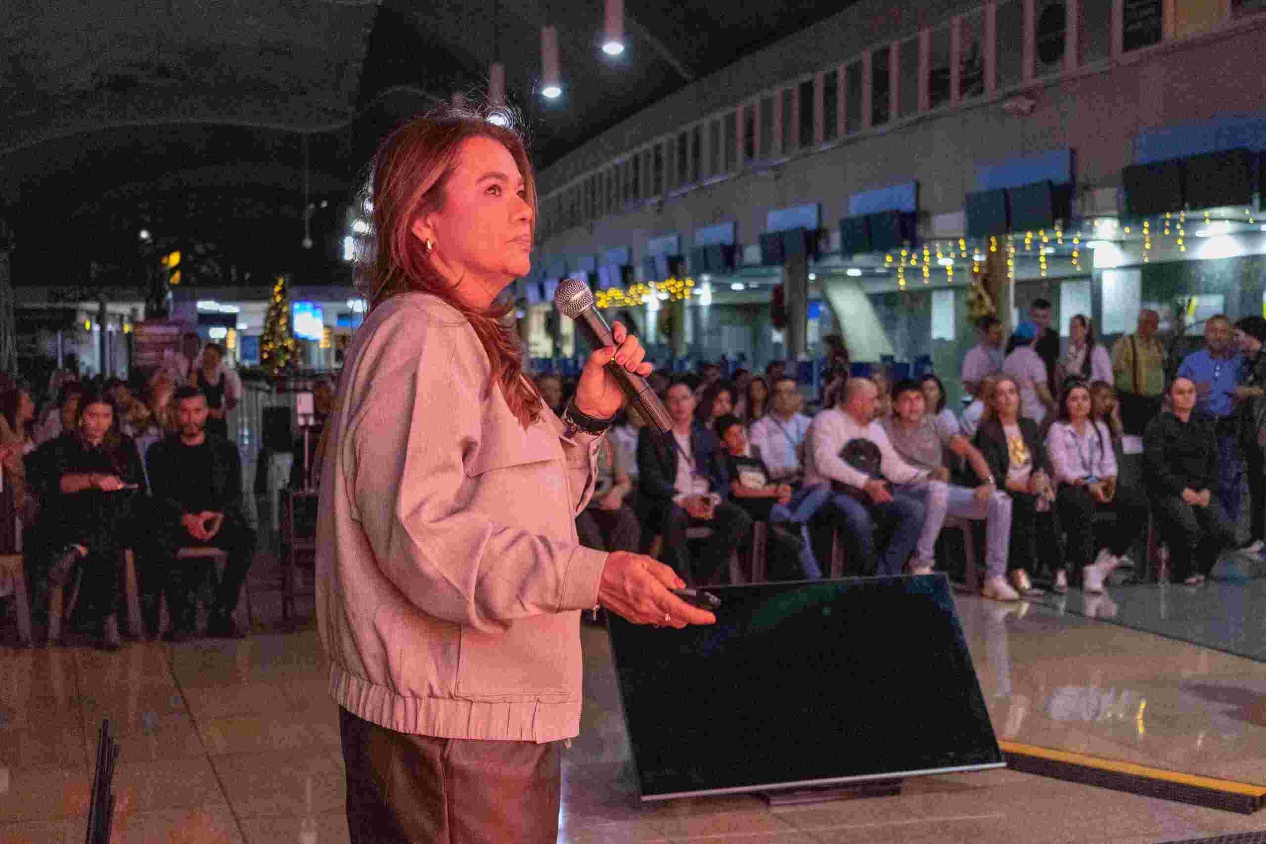 Angélica Arias Loza gerente Fonvalmed