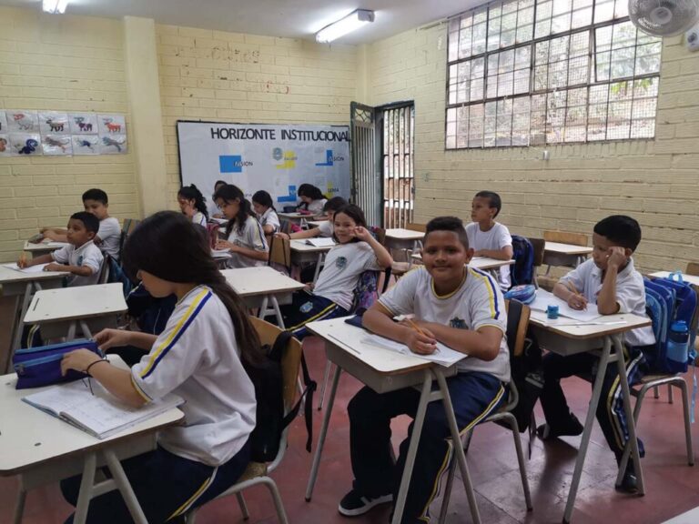 Instituciones educativas de Medellín regresan a clases el 20 de enero