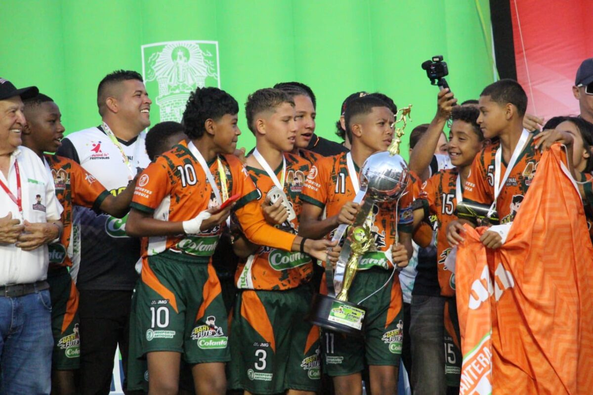Envigado campeon del Baby Futbol