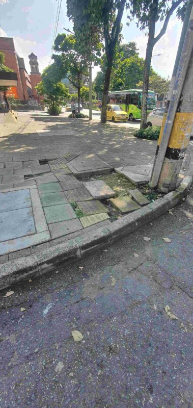 andenes aceras adoquines espacio público