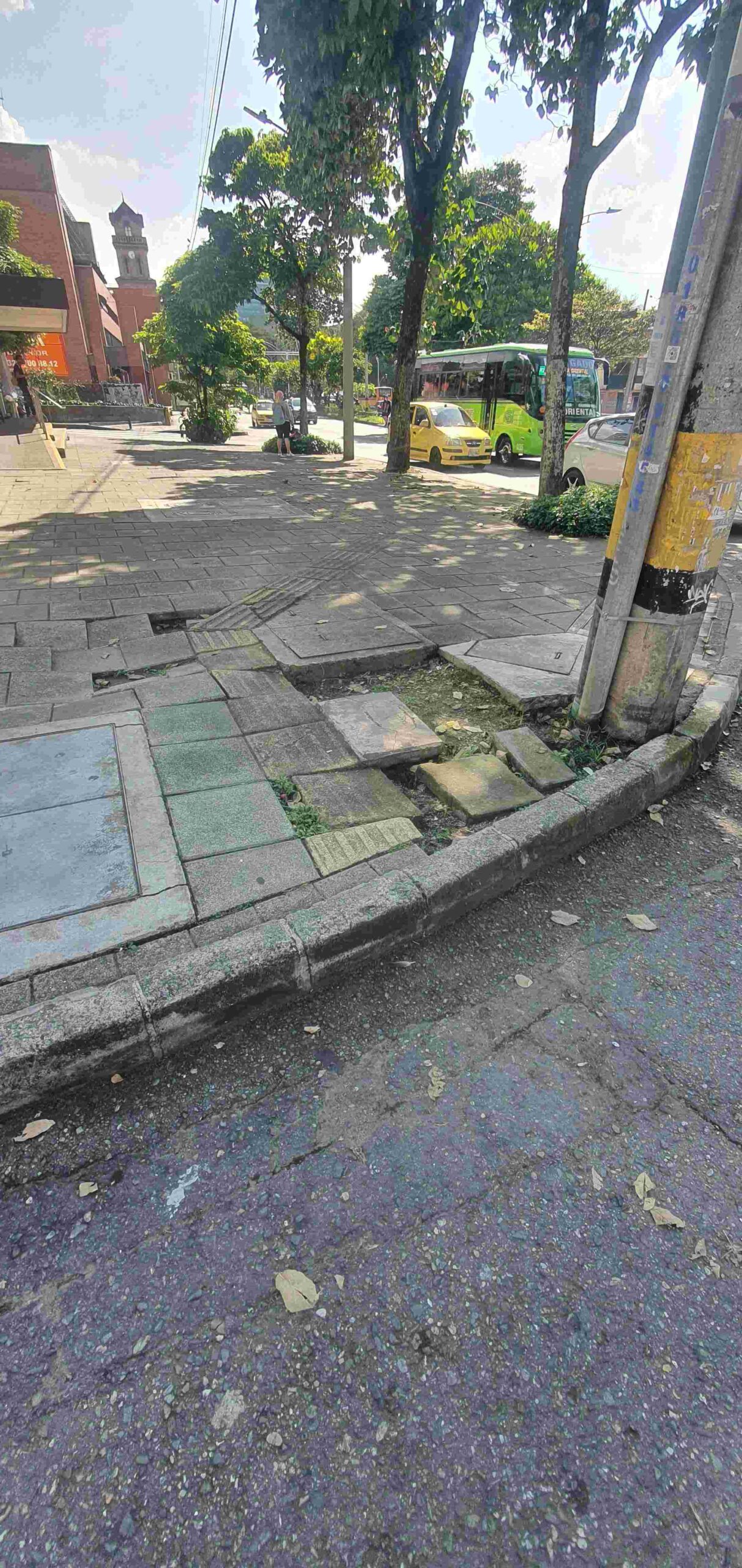 andenes aceras adoquines espacio público