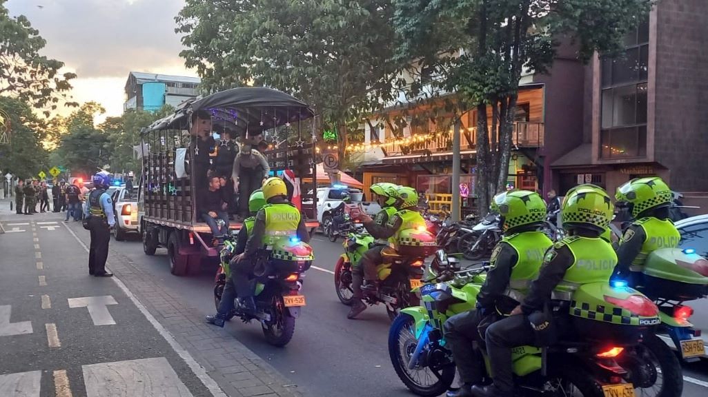 policía estación El Poblado
