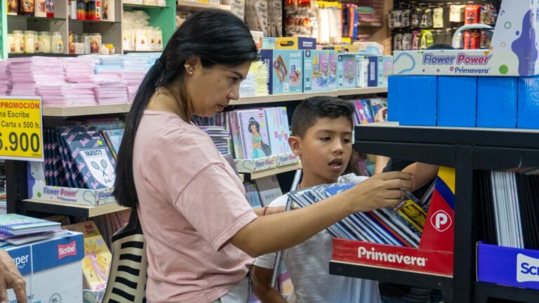 Piden mesura a los colegios en listas de útiles escolares
