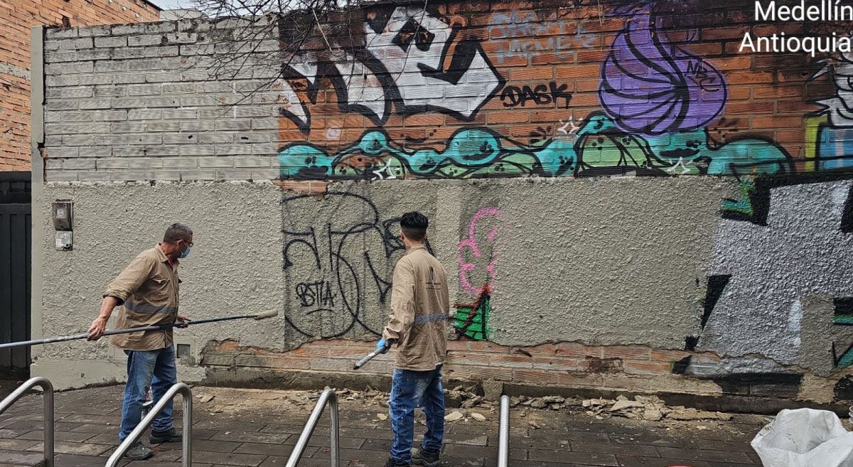 muros paredes ornato grafitis carteles