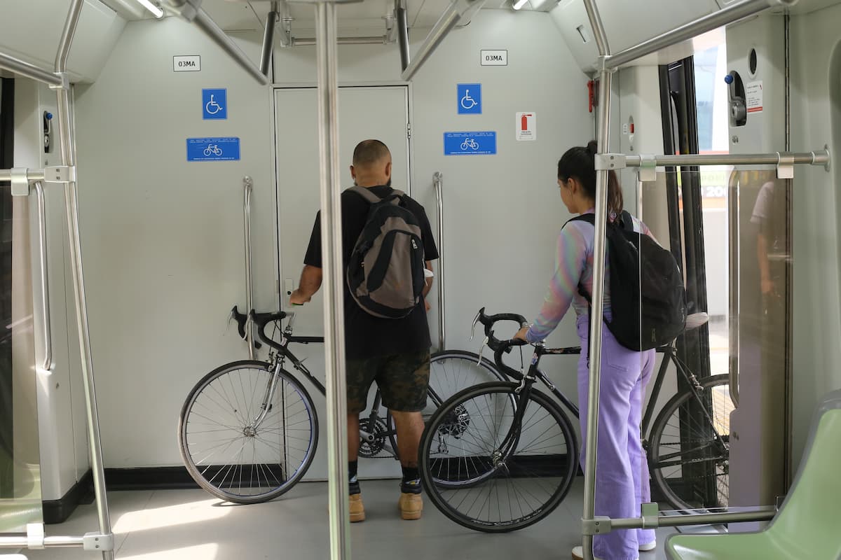 Biciusuarios metro de Medellin (1)