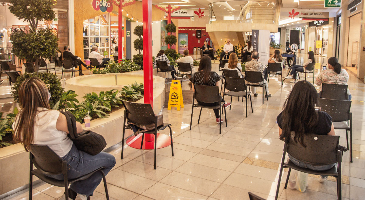 Feria Ser Salubale en el centro comercial Santafé
