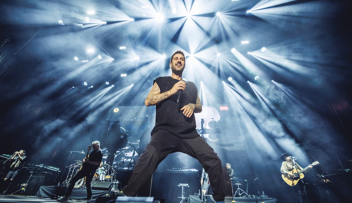 Melendi presenta 20 anos sin noticias, en Medellin