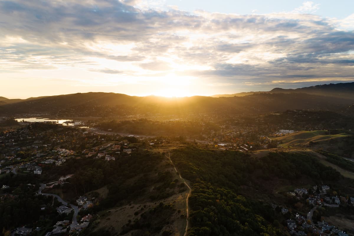 Oportunidades Inmobiliarias en Antioquia para el 2025 Cuatro Zonas con Gran Potencial de Crecimiento