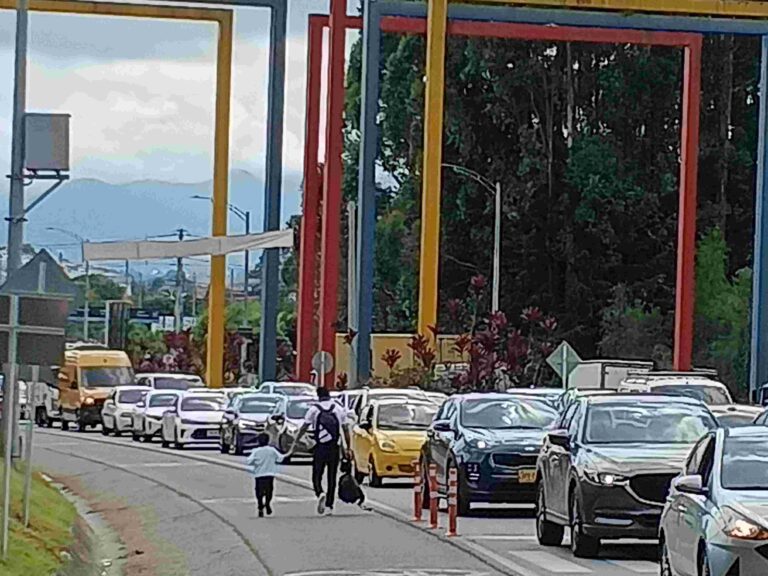 Tenga presente paraderos cerca al JMC