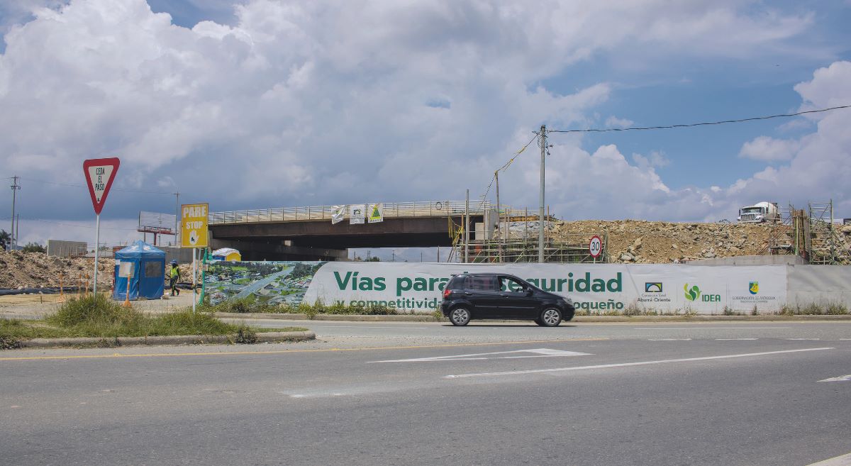 intercambio vial aeropuerto José María Córdova