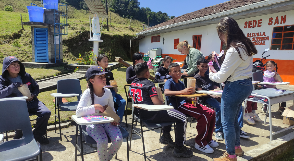 ejército colegios apadrina una escuela