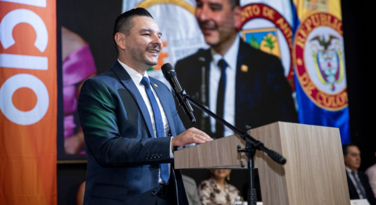 Rafael Betancourt asume la rectoría de la Institución Universitaria de Envigado