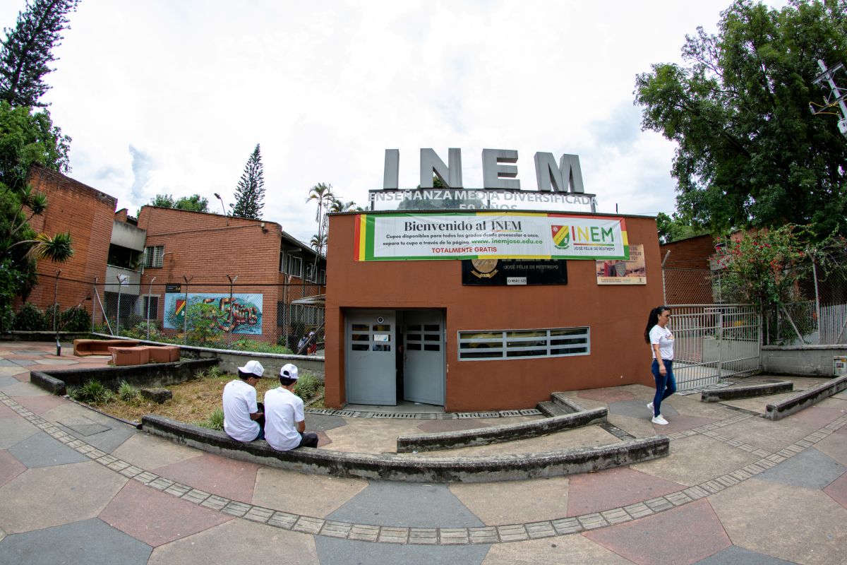 Con diferentes actividades, en el INEM José Félix de Restrepo se iniciaron los festejos por los 55 años de trayectoria académica. En un comienzo, la institución fue de carácter nacional, pero desde finales de la década de los 90, hace parte de la red de instituciones educativas de Medellín.