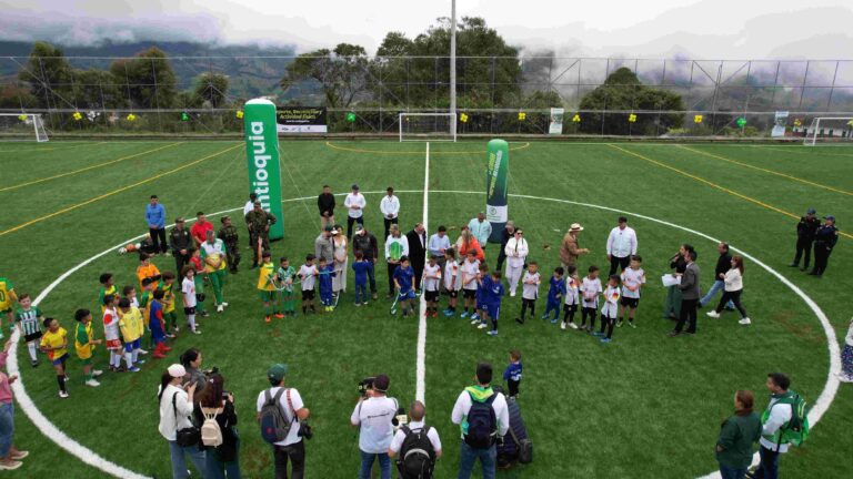 Estrenan nuevo estadio municipal en Sonsón