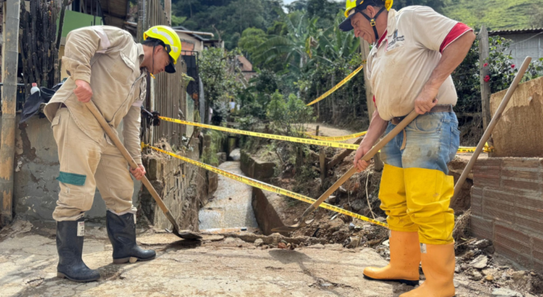 Así va la limpieza de quebradas en Medellín