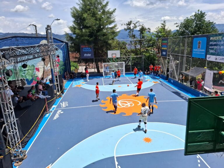 Exitosa reinauguración de placa polideportiva en Garabato