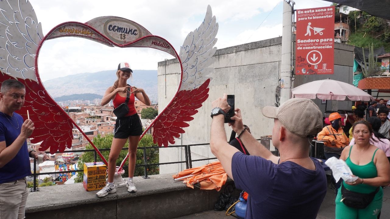 turistas extranjeros Medellín comuna 13