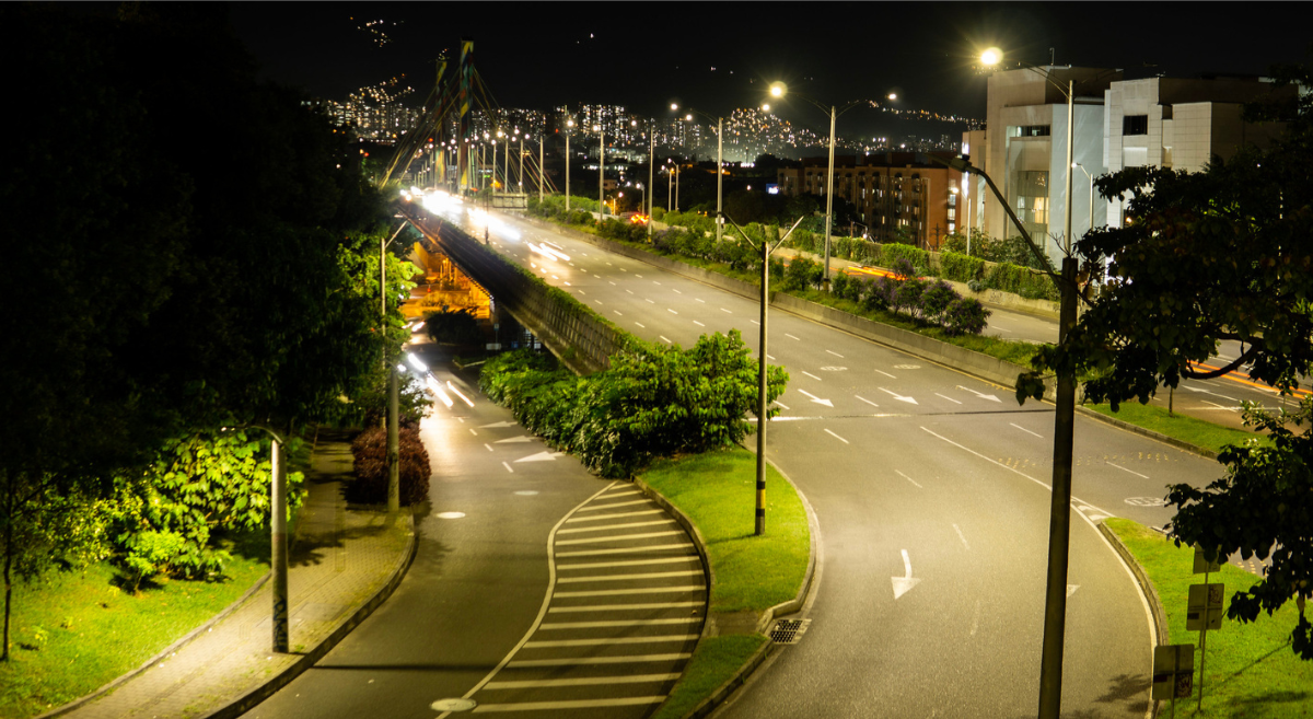Puente de la calle 4 Sur piques noche