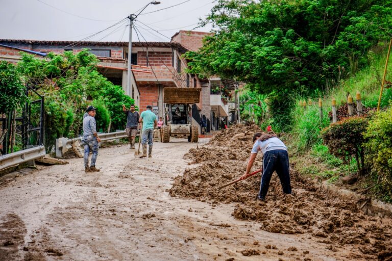 En Medellín avanzan labores de limpieza y rehabilitación, tras emergencias por lluvias