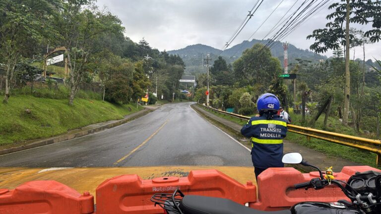 Modifican rutas en zona afectada por derrumbe en loma de Los Balsos