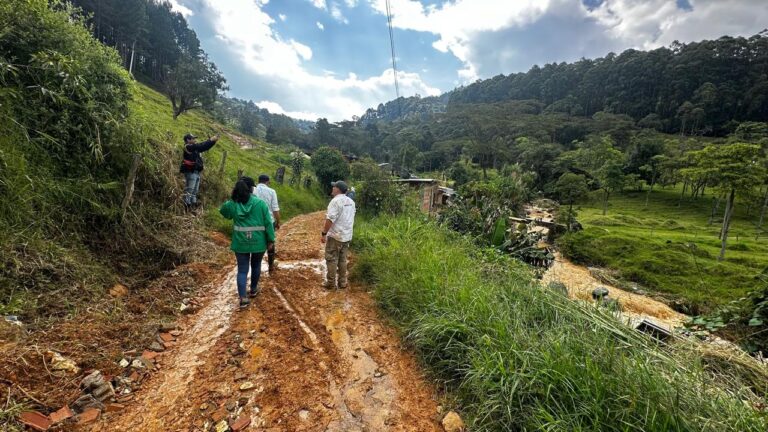 Evacuadas 77 viviendas por riesgo de derrumbe en San Antonio de Prado