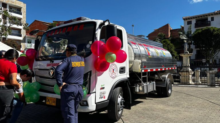 Con nuevo vehículo, bomberos de El Santuario fortalecen su capacidad de respuesta