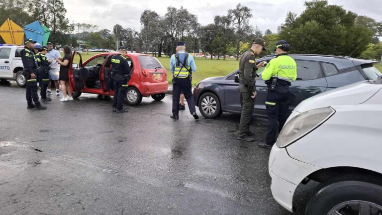 Operativo contra transporte informal cerca del aeropuerto JMC