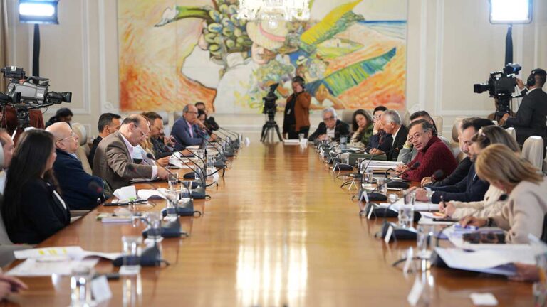 Presidente derogó consulta popular, pero anunció que convocará a una asamblea constituyente