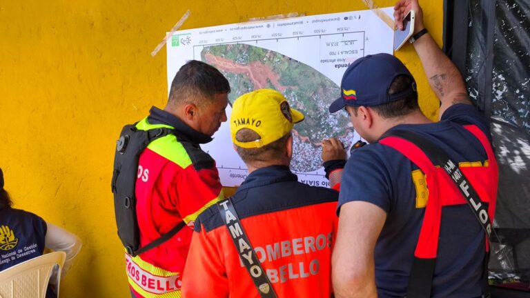 Buscan a 13 desaparecidos por tragedia en Granizal, Bello