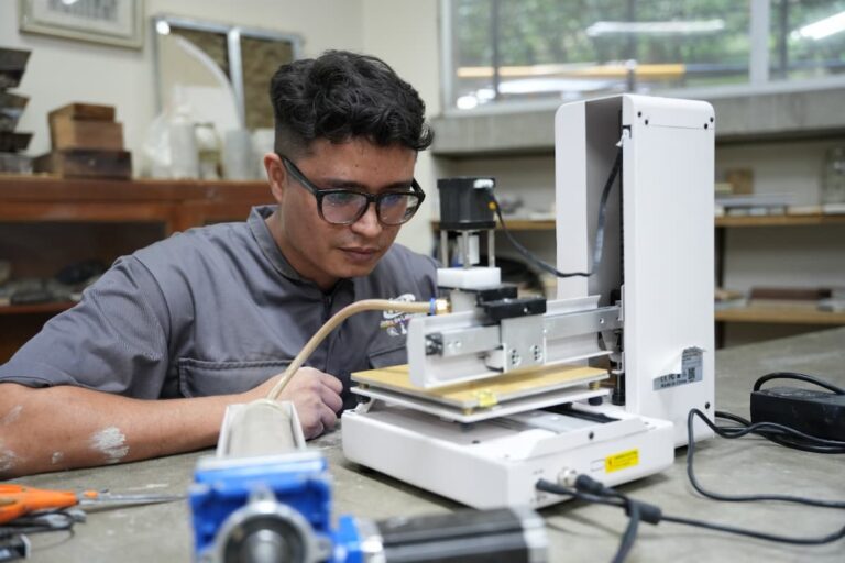 Novedoso proyecto del ITM transforma cáscaras de huevo en mobiliario urbano