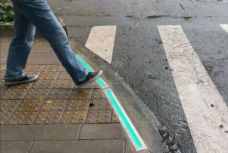 Medellín cuenta con nuevos dispositivos para mejorar la red de semáforos