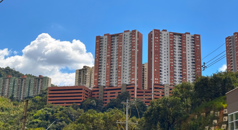 Ojo a la hora de comprar vivienda, en Medellín