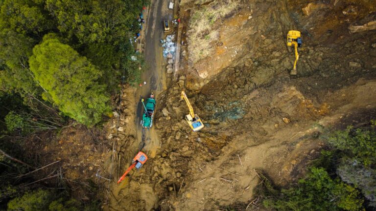 Van 53.750 metros cúbicos de material removidos en puntos críticos por lluvias en Medellín