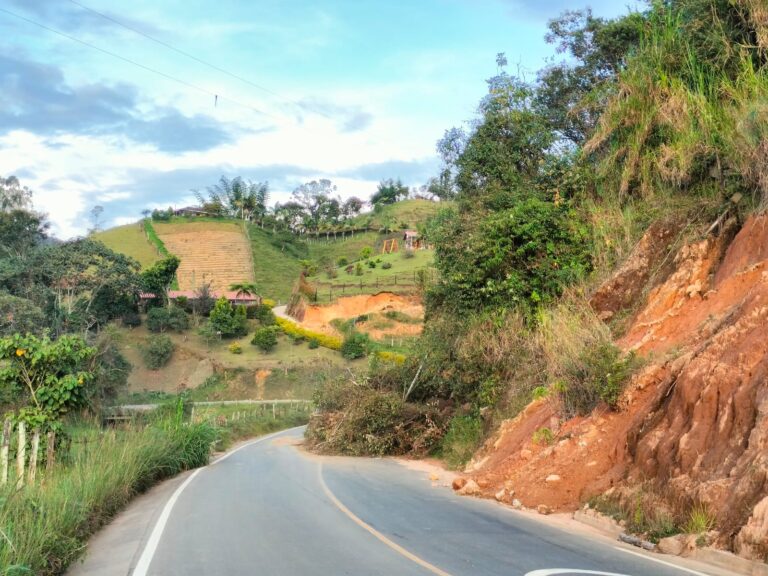 Lluvias afectan malla vial del Oriente antioqueño