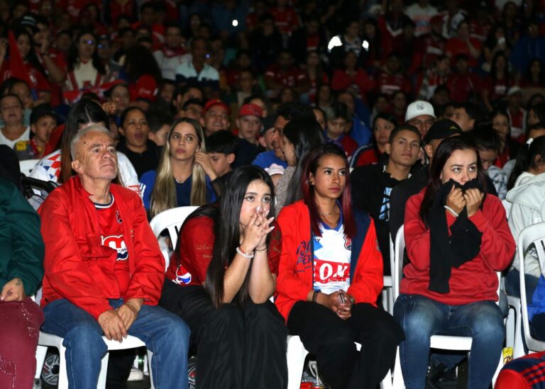 Casi 7.700 hinchas del DIM vieron primer partido de la final en pantallas gigantes