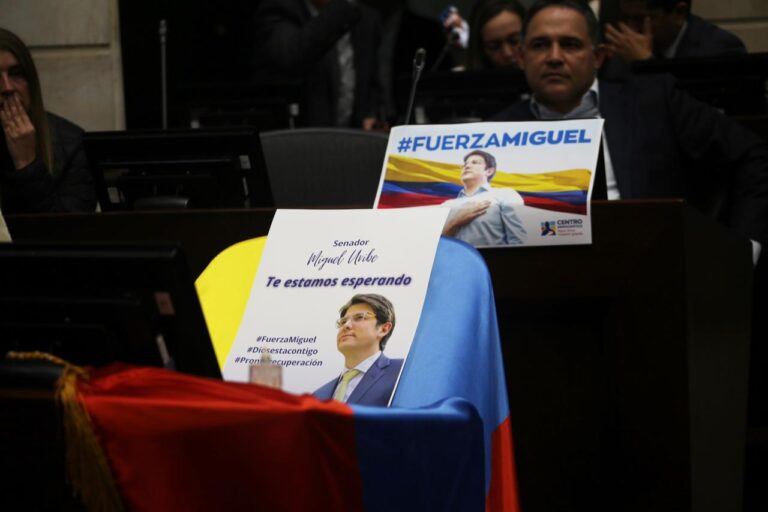Congreso ora por la salud y vida del senador Miguel Uribe Turbay