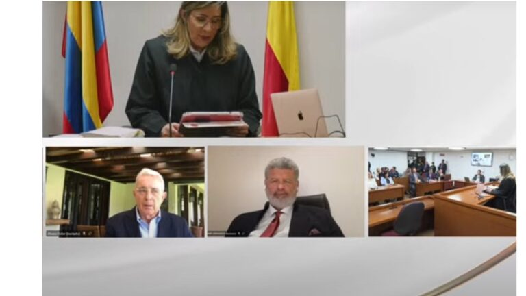Avanza lectura del fallo en juicio a Álvaro Uribe Vélez