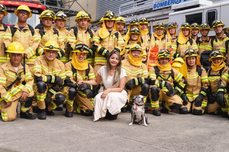Brigada Forestal del Valle de Aburrá recibe dotación para enfrentar la temporada de menos lluvias