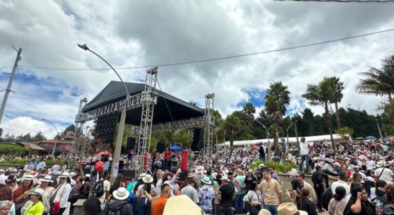 Así se vivió el Festival de los Sancochos en la previa de la Feria de las Flores en Santa Elena