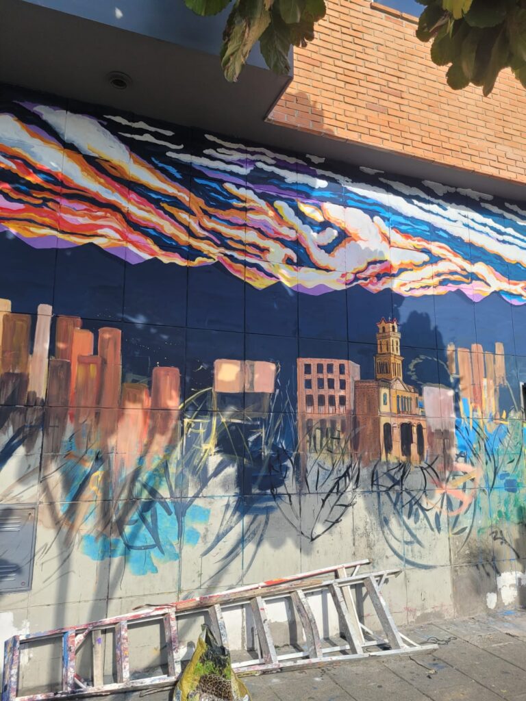 “Guasabro” crea nuevo mural en El Poblado