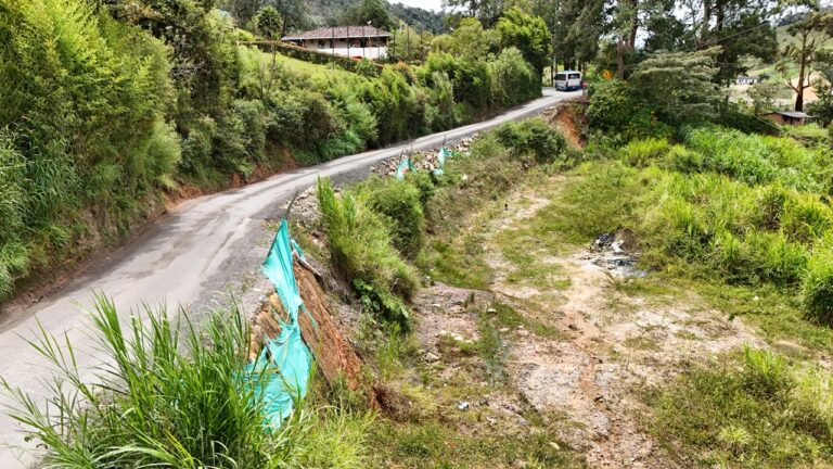 Anuncian compromisos para solucionar falla geológica entre El Santuario-Granada