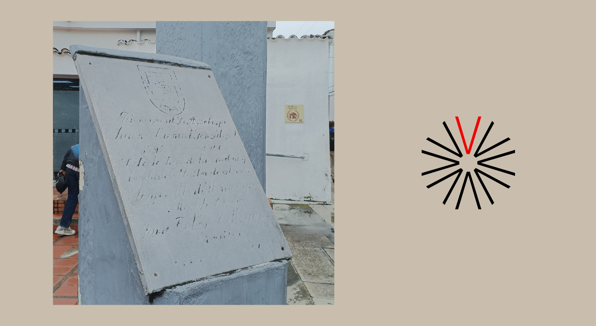 Ilegibles letras en placa conmemorativa en Rionegro